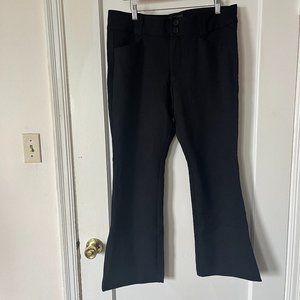 🌟 Torrid Black Stretch Slacks - Flared Bottoms, Business Casual Chic 🌟